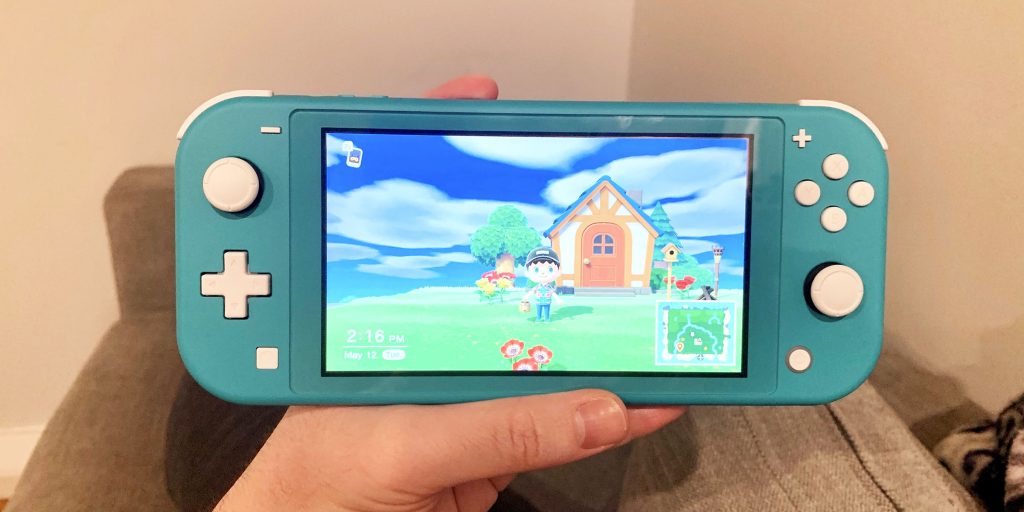 does nintendo switch lite come with games